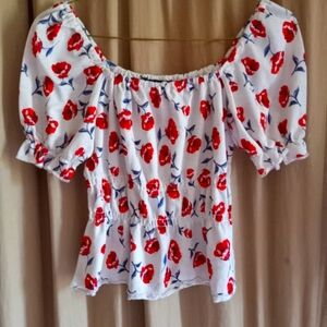 Beautiful off or on shoulder crop top small junior's